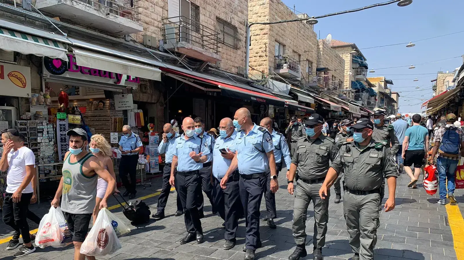 מפקד מחוז ירושלים דורון ידיד מבקר בשוק מחנה יהודה לקראת הסגר - 18 לספטמבר 2020 מפקד מחוז ירושלים דורון ידיד מבקר בשוק מחנה יהודה לקראת הסגר - 18 לספטמבר 2020