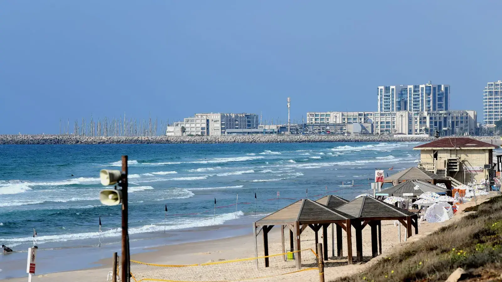 חוף הצוק בתל אביב, ערב ראש השנה, 18 בספטמבר 2020 חוף הצוק בתל אביב, ערב ראש השנה, 18 בספטמבר 2020