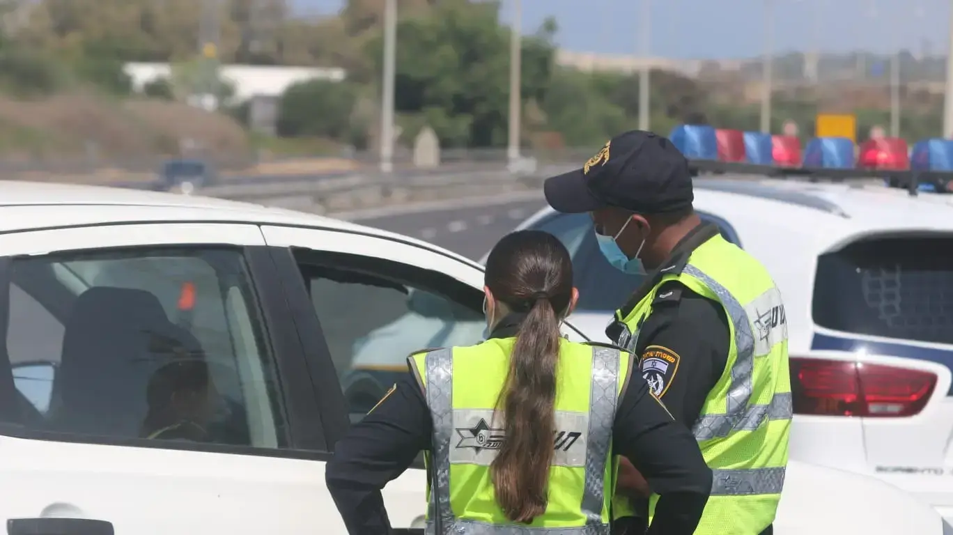 מחסום של משטרת התנועה כביש 2 מחלף בית ינאי לצפון במהלך סגר חגי תשרי, 19 בספטמבר 2020 מחסום של משטרת התנועה כביש 2 מחלף בית ינאי לצפון במהלך סגר חגי תשרי, 19 בספטמבר 2020