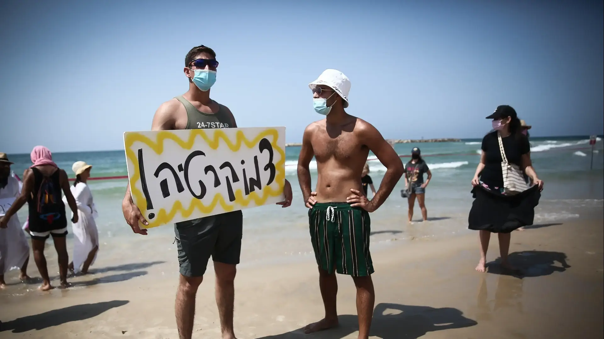 הפגנה בחוף הים בתל אביב נגד הסגר ומגבלות הקורונה, 19 בספטמבר 2020 הפגנה בחוף הים בתל אביב נגד הסגר ומגבלות הקורונה, 19 בספטמבר 2020