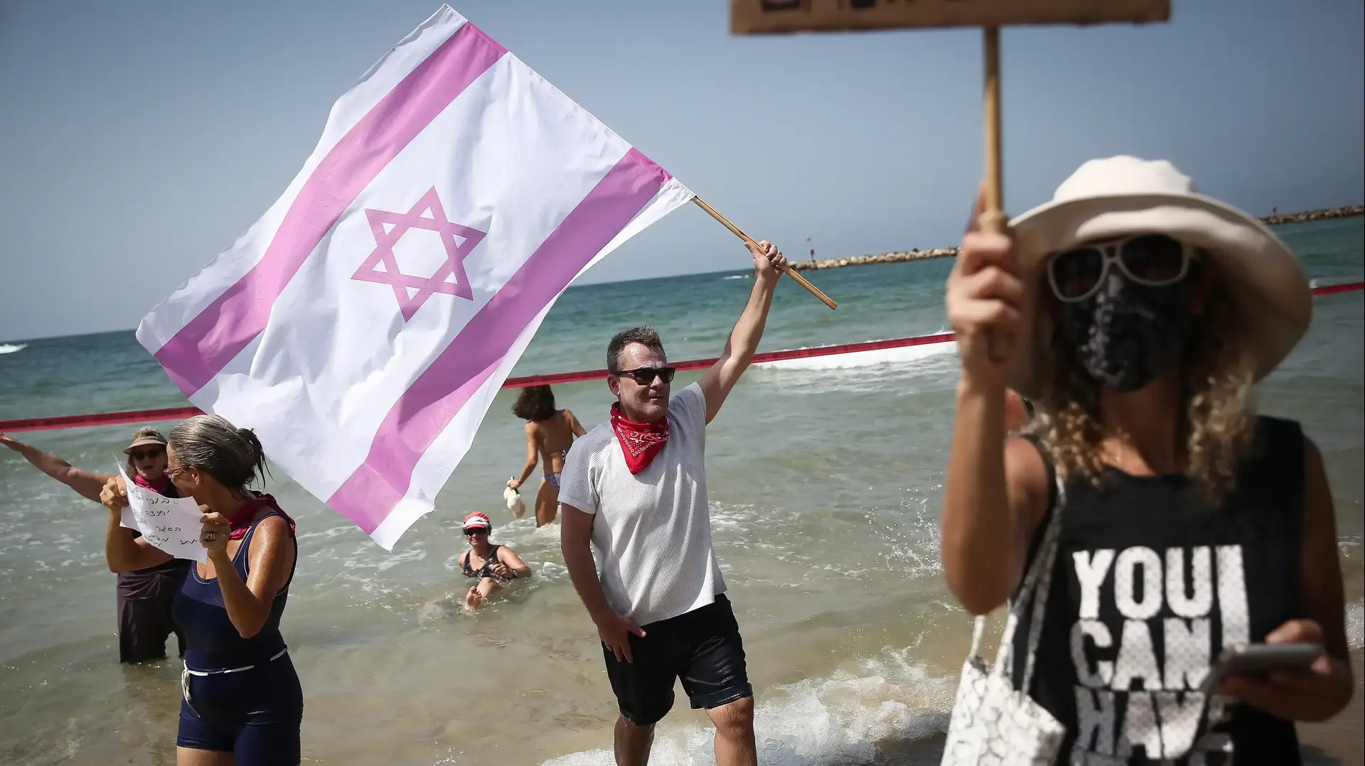 הפגנה בחוף הים בתל אביב נגד הסגר ומגבלות הקורונה, 19 בספטמבר 2020 הפגנה בחוף הים בתל אביב נגד הסגר ומגבלות הקורונה, 19 בספטמבר 2020