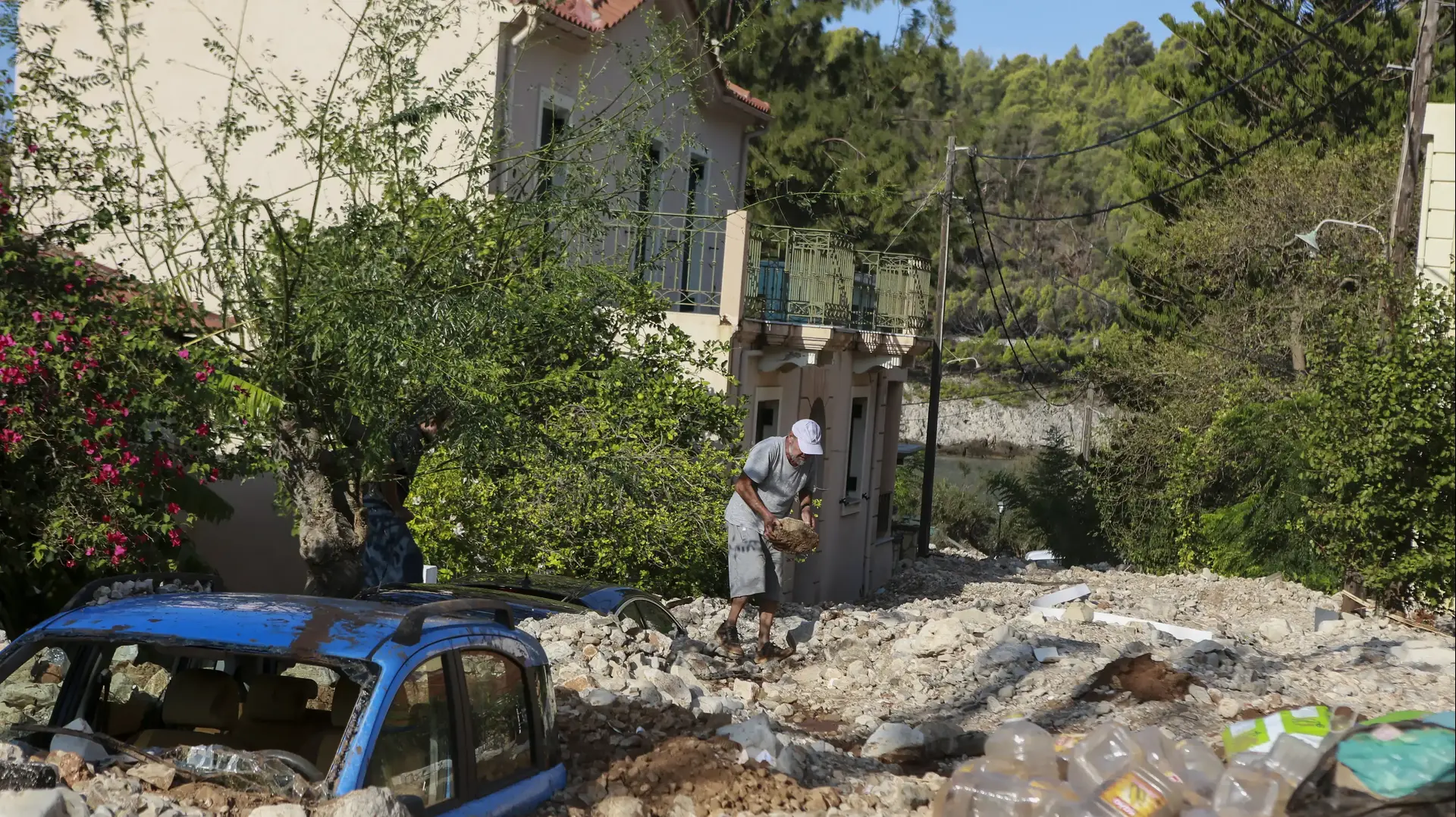 נזקי הסופה הטרופית באי קפלוניה שביוון. 20 בספטמבר 2020 נזקי הסופה הטרופית באי קפלוניה שביוון. 20 בספטמבר 2020