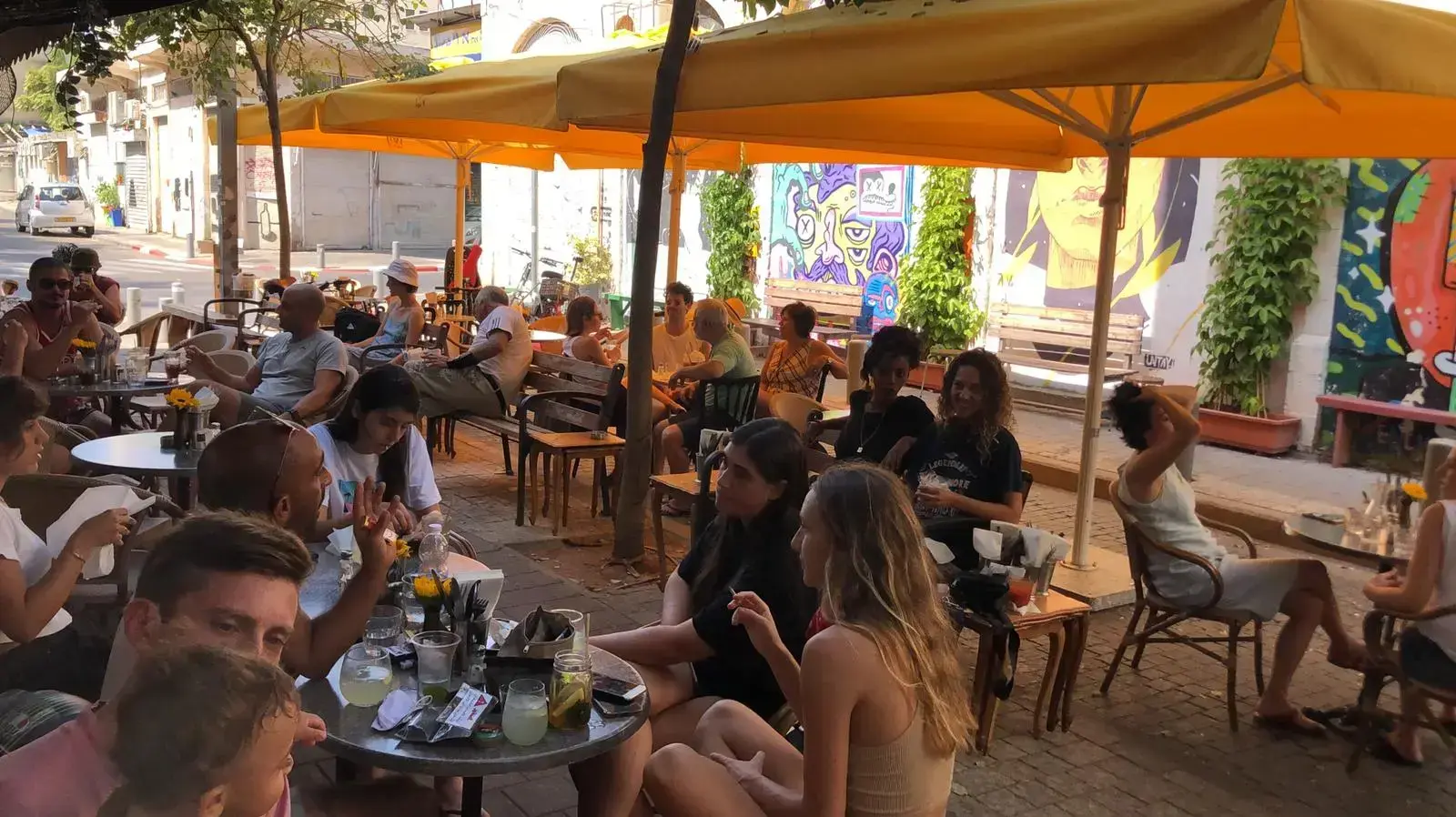 בית הקפה "ניסו" ביפו פתוח למרות ההגבלות בית הקפה "ניסו" ביפו פתוח למרות ההגבלות