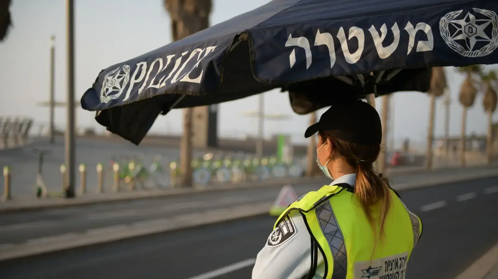 אכיפת הגבלות התנועה ברחבי הארץ במסגרת מבצע "אחריות מנצחת" של משטרת ישראל אכיפת הגבלות התנועה ברחבי הארץ במסגרת מבצע "אחריות מנצחת" של משטרת ישראל