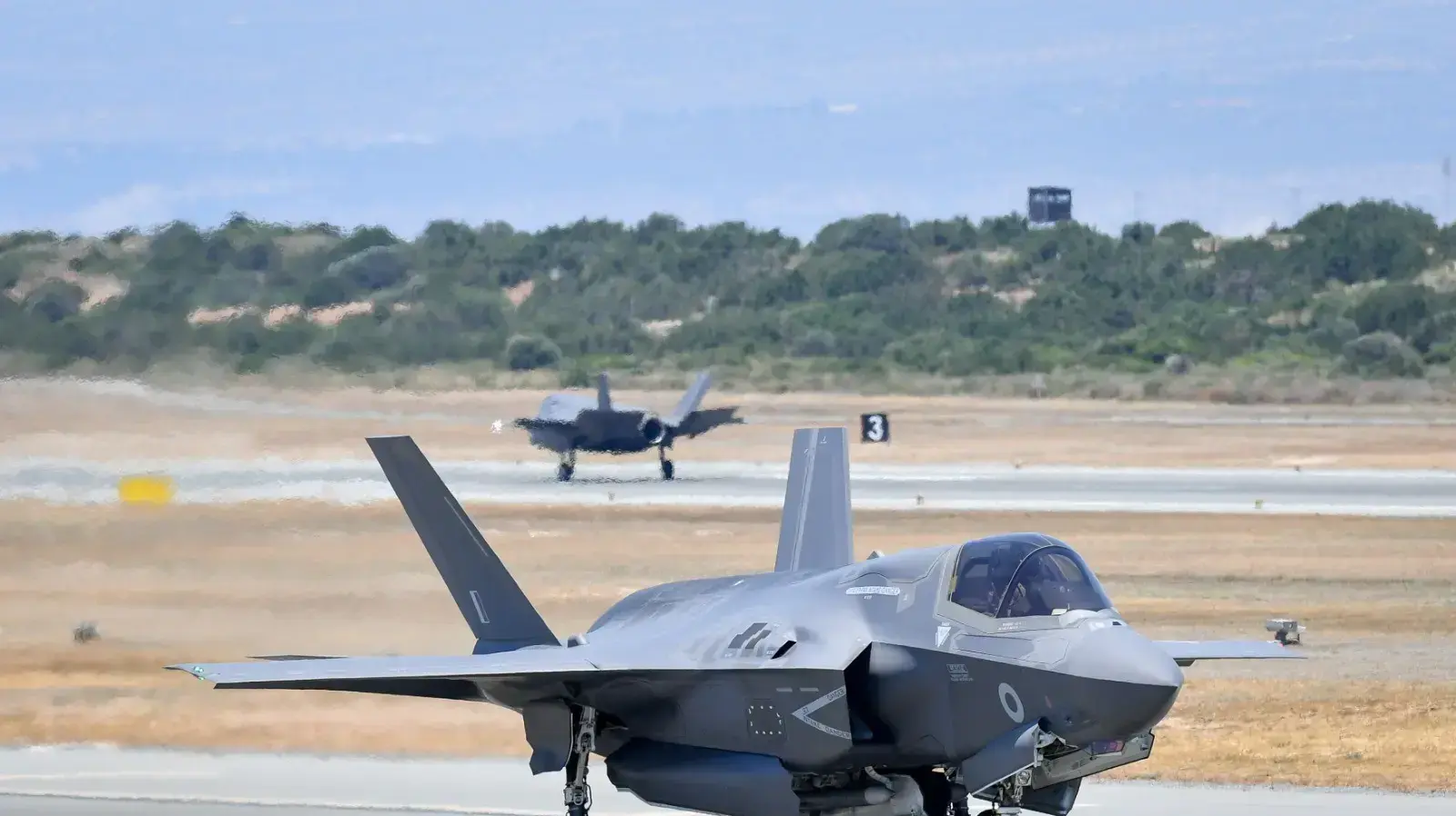 F-35 עם נחיתתו בקפריסין F-35 עם נחיתתו בקפריסין