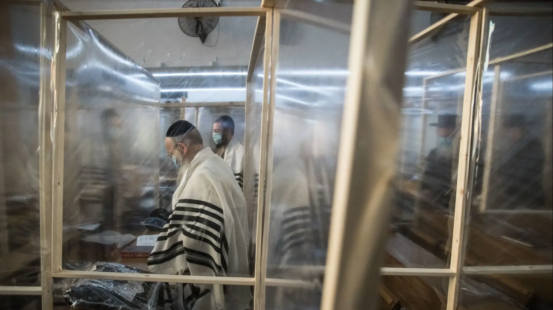 תפילה בבית כנסת במאה שערים, 18 בספטמבר 2020