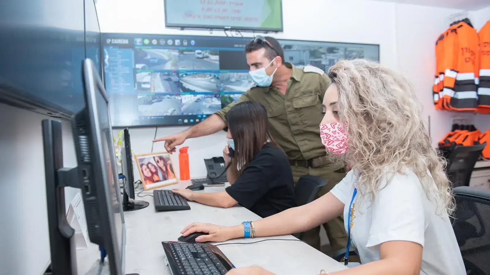 הרמטכ"ל אביב כוכבי בביקור חיפה ובמועצה המקומית דליית אל כרמל, בליווי מפקד פיקוד העורף, אלוף אורי גורדין, ראש מועצת דליית אל כרמל, רפיק חלבי וראש עיריית חיפה, עינת קליש-רותם. הרמטכ"ל אביב כוכבי בביקור חיפה ובמועצה המקומית דליית אל כרמל, בליווי מפקד פיקוד העורף, אלוף אורי גורדין, ראש מועצת דליית אל כרמל, רפיק חלבי וראש עיריית חיפה, עינת קליש-רותם.
