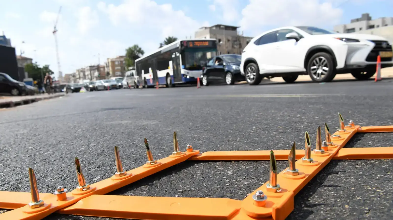 ברקע כניסתו של הסגר בעקבות העלייה בתחלואה |
מחסום משטרתי בציר ז'בוטינסקי 25 בספטמבר 2020 ברקע כניסתו של הסגר בעקבות העלייה בתחלואה |
מחסום משטרתי בציר ז'בוטינסקי 25 בספטמבר 2020