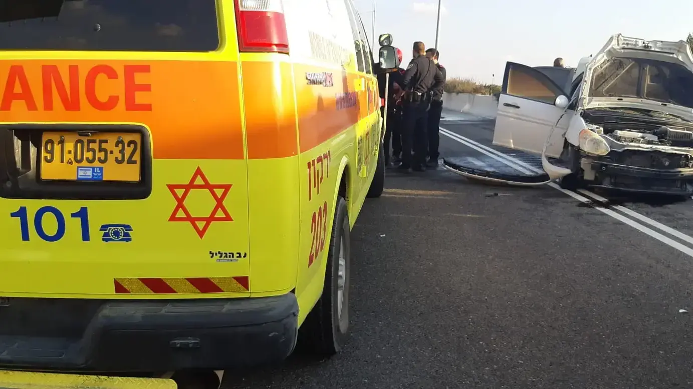 זירת תאונת הדרכים בה התנגשה צעירה בת 20 עם רכבה במעקה הפרדה סמוך לנחשונים ונפצעה אנוש. 25 בספטמבר 2020 זירת תאונת הדרכים בה התנגשה צעירה בת 20 עם רכבה במעקה הפרדה סמוך לנחשונים ונפצעה אנוש. 25 בספטמבר 2020