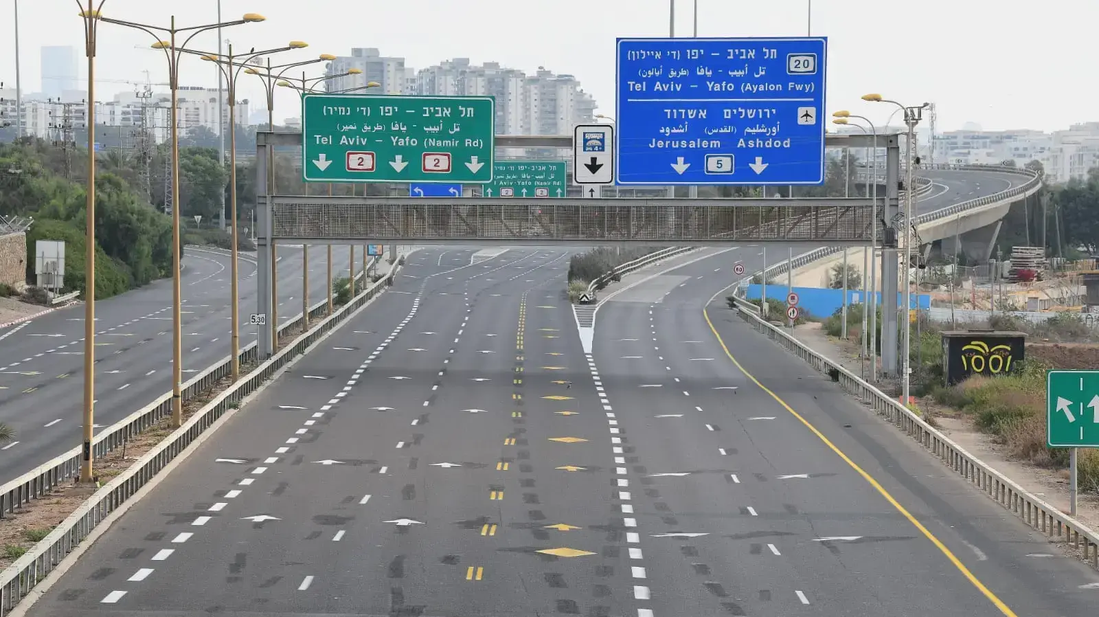 ברקע כניסתו של הסגר בעקבות העלייה בתחלואה |
כבישים ריקים 25 בספטמבר 2020 ברקע כניסתו של הסגר בעקבות העלייה בתחלואה |
כבישים ריקים 25 בספטמבר 2020