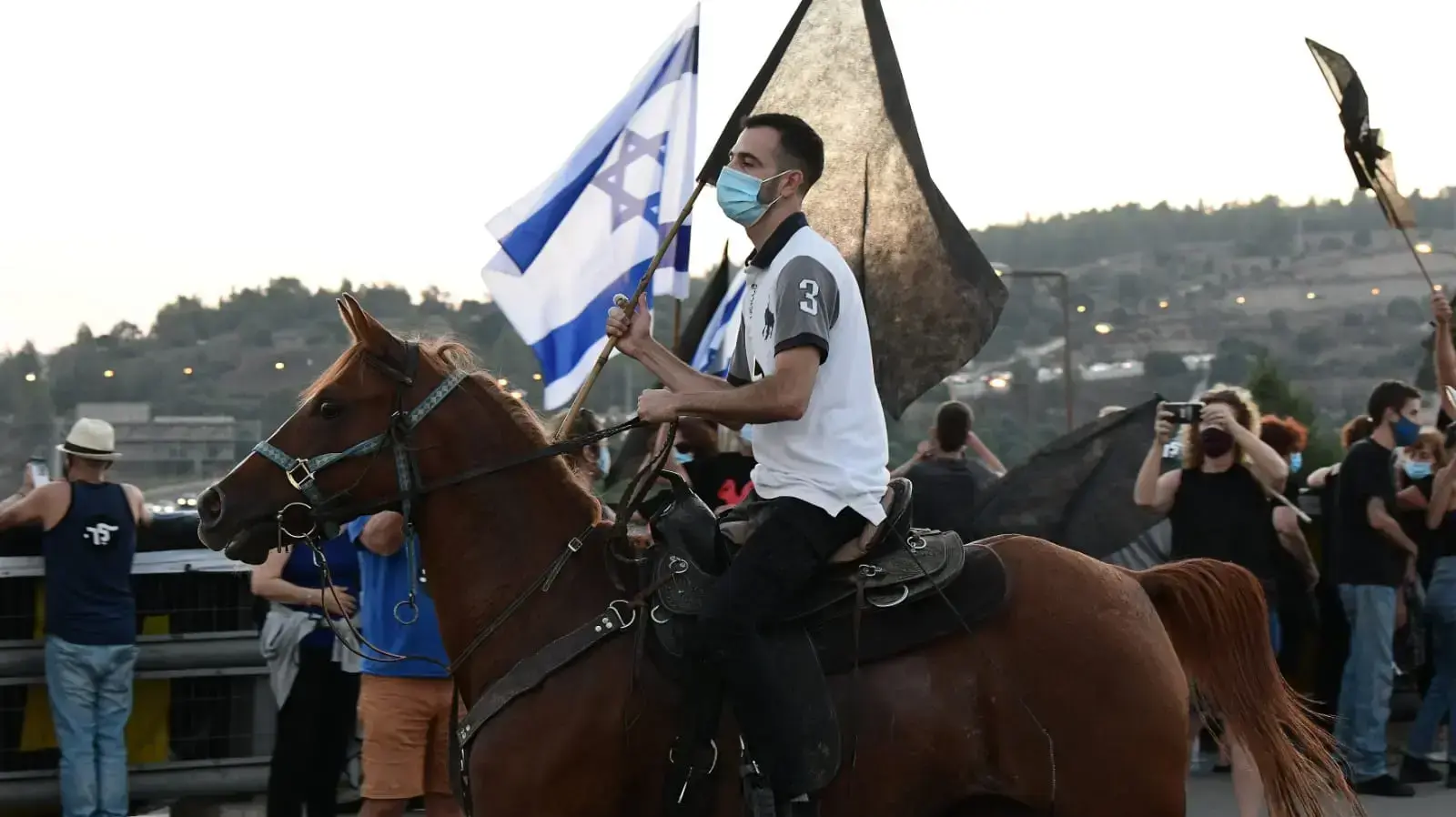הפגנת הדגלים השחורים | בכניסה לירושלים
26 בספטמבר 2020 הפגנת הדגלים השחורים | בכניסה לירושלים
26 בספטמבר 2020