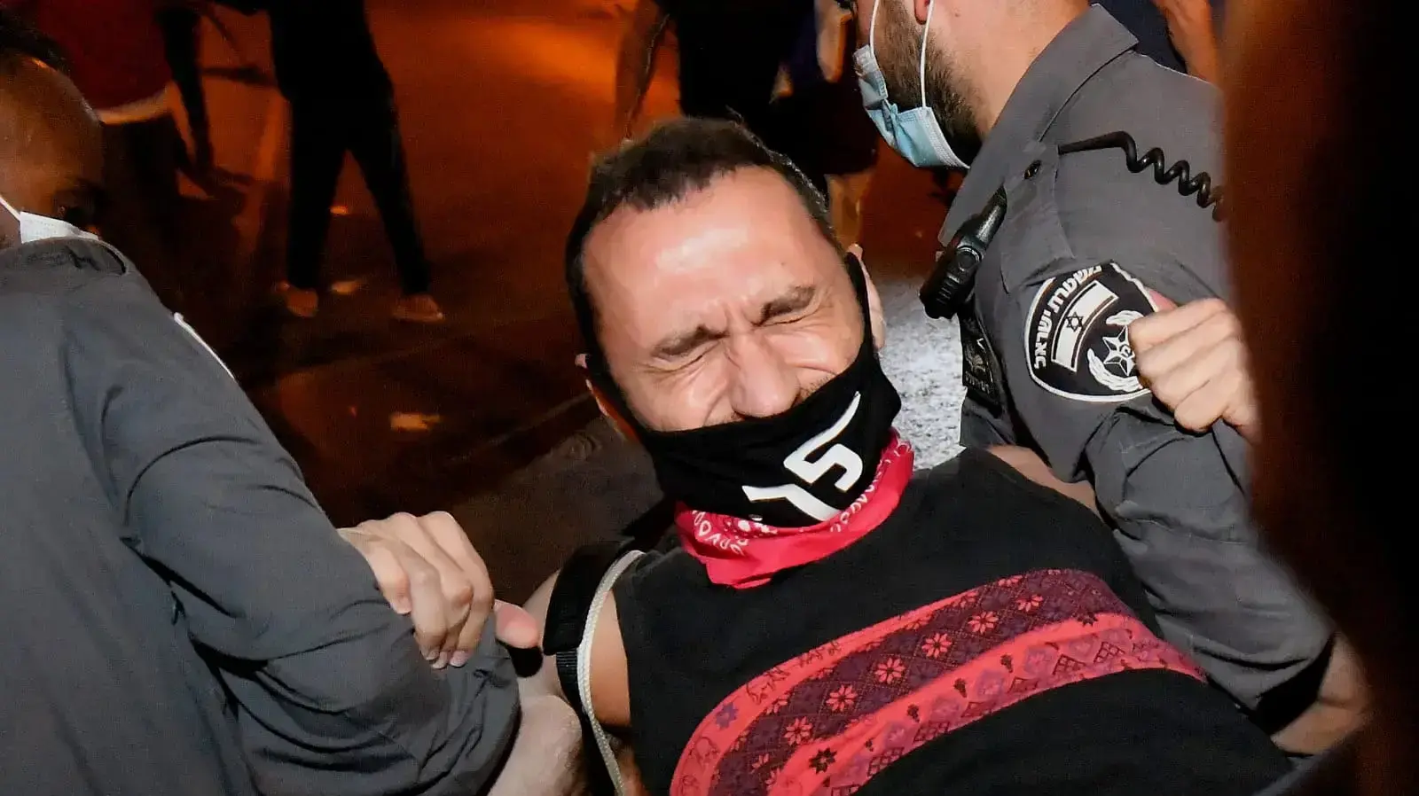 חמישה עצורים בהפגנת הדגלים השחורים מול מעון רה"מ, ירושלים 26 בספטמבר 2020 חמישה עצורים בהפגנת הדגלים השחורים מול מעון רה"מ, ירושלים 26 בספטמבר 2020