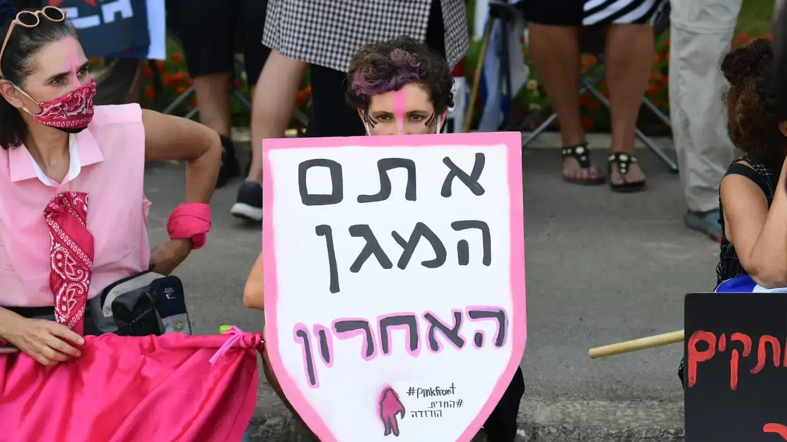 שיירת המחאה לירושלים במחאה על החוק לאיסור יציאה להפגנות הגיעה לכנסת, 29 בספטמבר 2020 שיירת המחאה לירושלים במחאה על החוק לאיסור יציאה להפגנות הגיעה לכנסת, 29 בספטמבר 2020