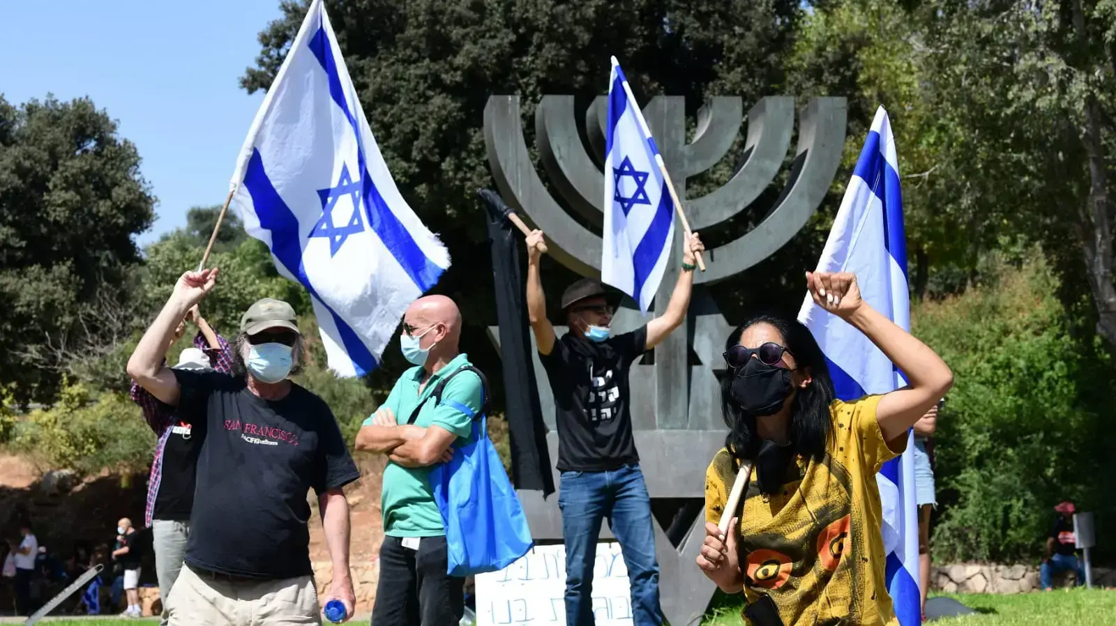 שיירת המחאה לירושלים במחאה על החוק לאיסור יציאה להפגנות הגיעה לכנסת, 29 בספטמבר 2020 שיירת המחאה לירושלים במחאה על החוק לאיסור יציאה להפגנות הגיעה לכנסת, 29 בספטמבר 2020