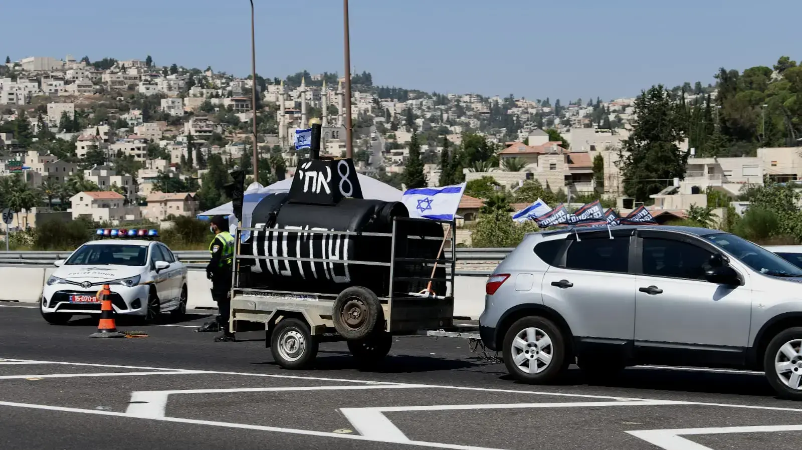 שיירת המחאה לירושלים במחאה על החוק לאיסור יציאה להפגנות, 29 בספטמבר 2020 שיירת המחאה לירושלים במחאה על החוק לאיסור יציאה להפגנות, 29 בספטמבר 2020