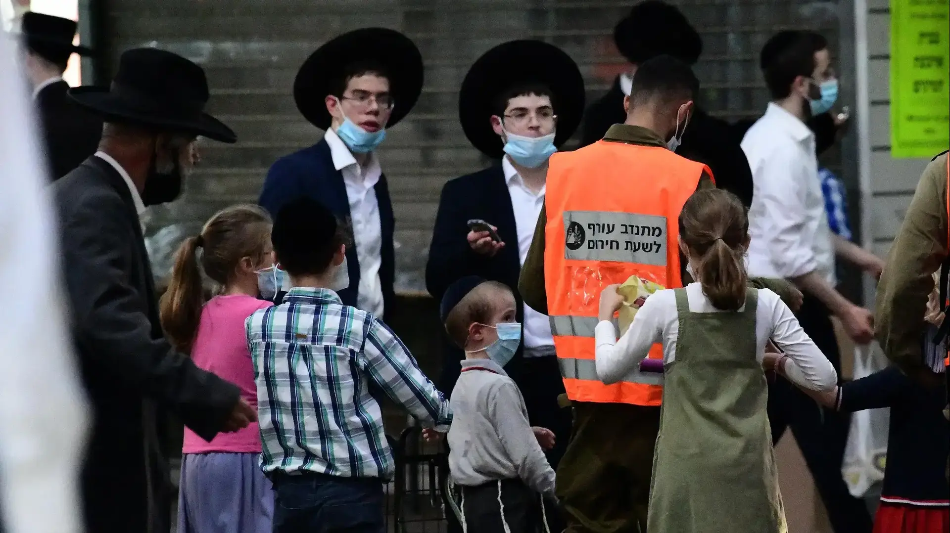 חיילי פיקוד העורף בפעליות הסברתית בנושא נגיף הקורונה בבני ברק 30 בספטמבר 2020
חיילי פיקוד העורף בפעליות הסברתית בנושא נגיף הקורונה בבני ברק 30 בספטמבר 2020