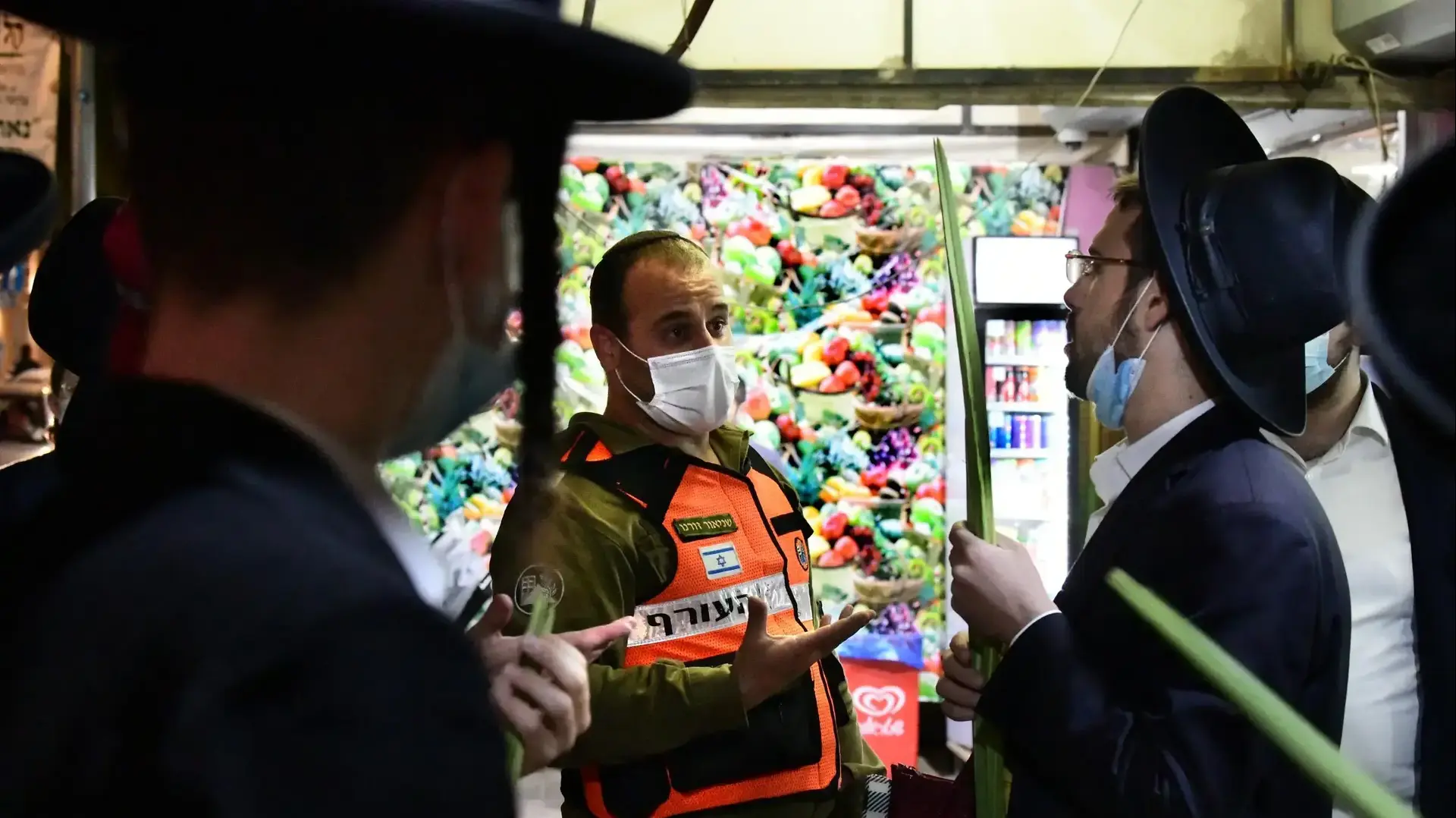 חיילי פיקוד העורף בפעליות הסברתית בנושא נגיף הקורונה בבני ברק 30 בספטמבר 2020
חיילי פיקוד העורף בפעליות הסברתית בנושא נגיף הקורונה בבני ברק 30 בספטמבר 2020