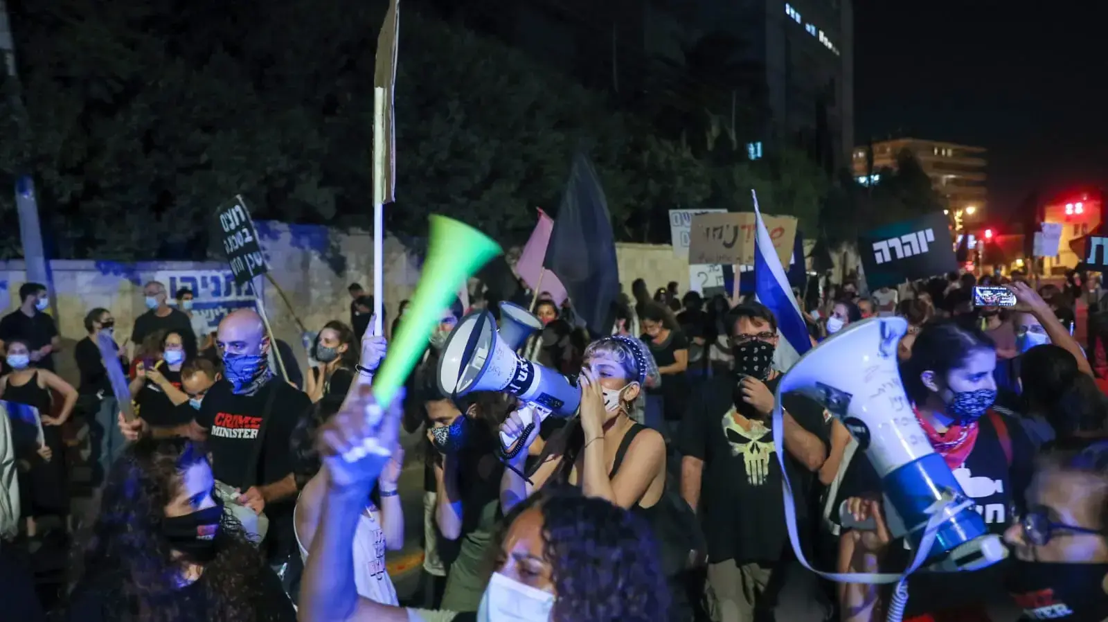 מאות מפגינים מול מעון ראש הממשלה ברחוב בלפור בירושלים כמחאה על הגבלת ההפגנות בסגר. 30 בספטמבר 2020 מאות מפגינים מול מעון ראש הממשלה ברחוב בלפור בירושלים כמחאה על הגבלת ההפגנות בסגר. 30 בספטמבר 2020