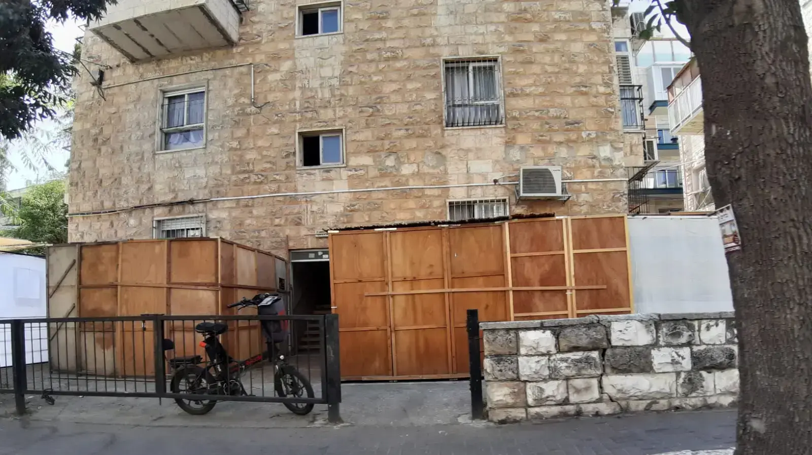 סוכות לא חוקיות בירושלים, 1 באוקטובר