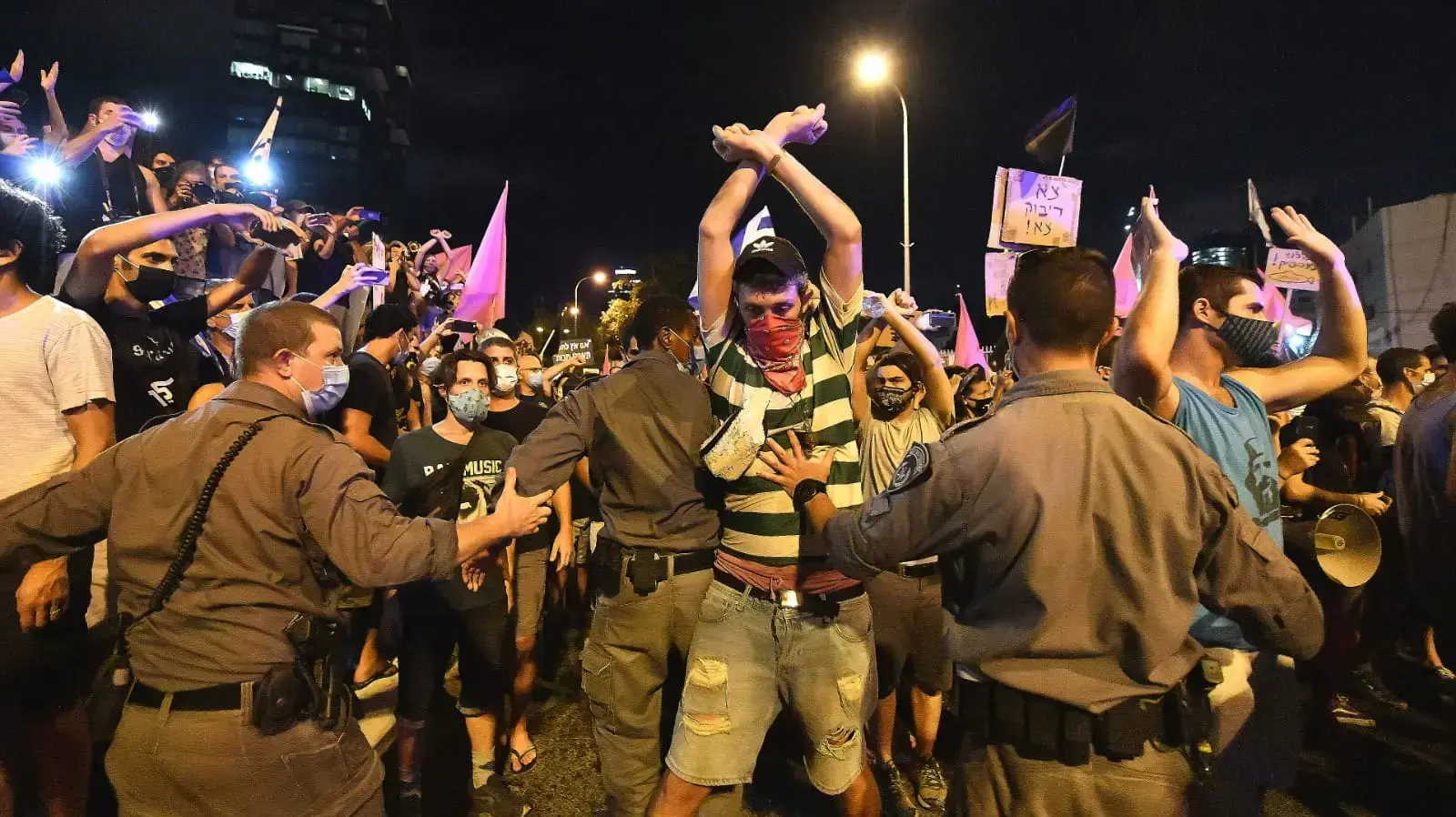 הפגנת הדגלים השחורים נגד רה"מ, נתניהו בתל אביב 1 באוקטובר 2020 הפגנת הדגלים השחורים נגד רה"מ, נתניהו בתל אביב 1 באוקטובר 2020