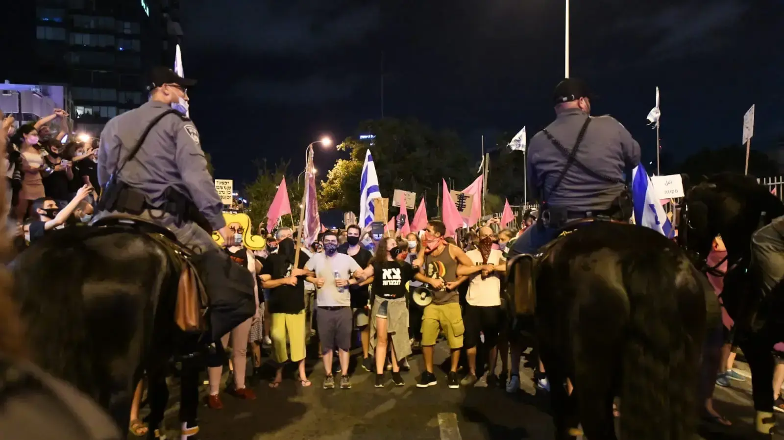 הפגנת הדגלים השחורים נגד רה"מ, נתניהו בתל אביב 1 באוקטובר 2020 הפגנת הדגלים השחורים נגד רה"מ, נתניהו בתל אביב 1 באוקטובר 2020