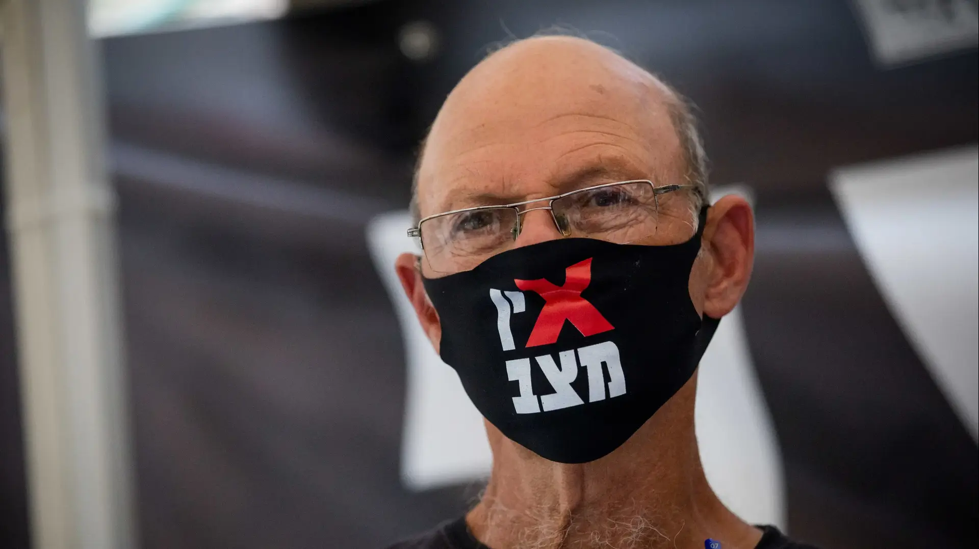 תא"ל במיל' אמיר השכל, ממובילי המחאה נגד ראש הממשלה בנימין נתניהו, במאהל המחאה בבלפור, ירושלים. 9 באוגוסט 2020. תא"ל במיל' אמיר השכל, ממובילי המחאה נגד ראש הממשלה בנימין נתניהו, במאהל המחאה בבלפור, ירושלים. 9 באוגוסט 2020.