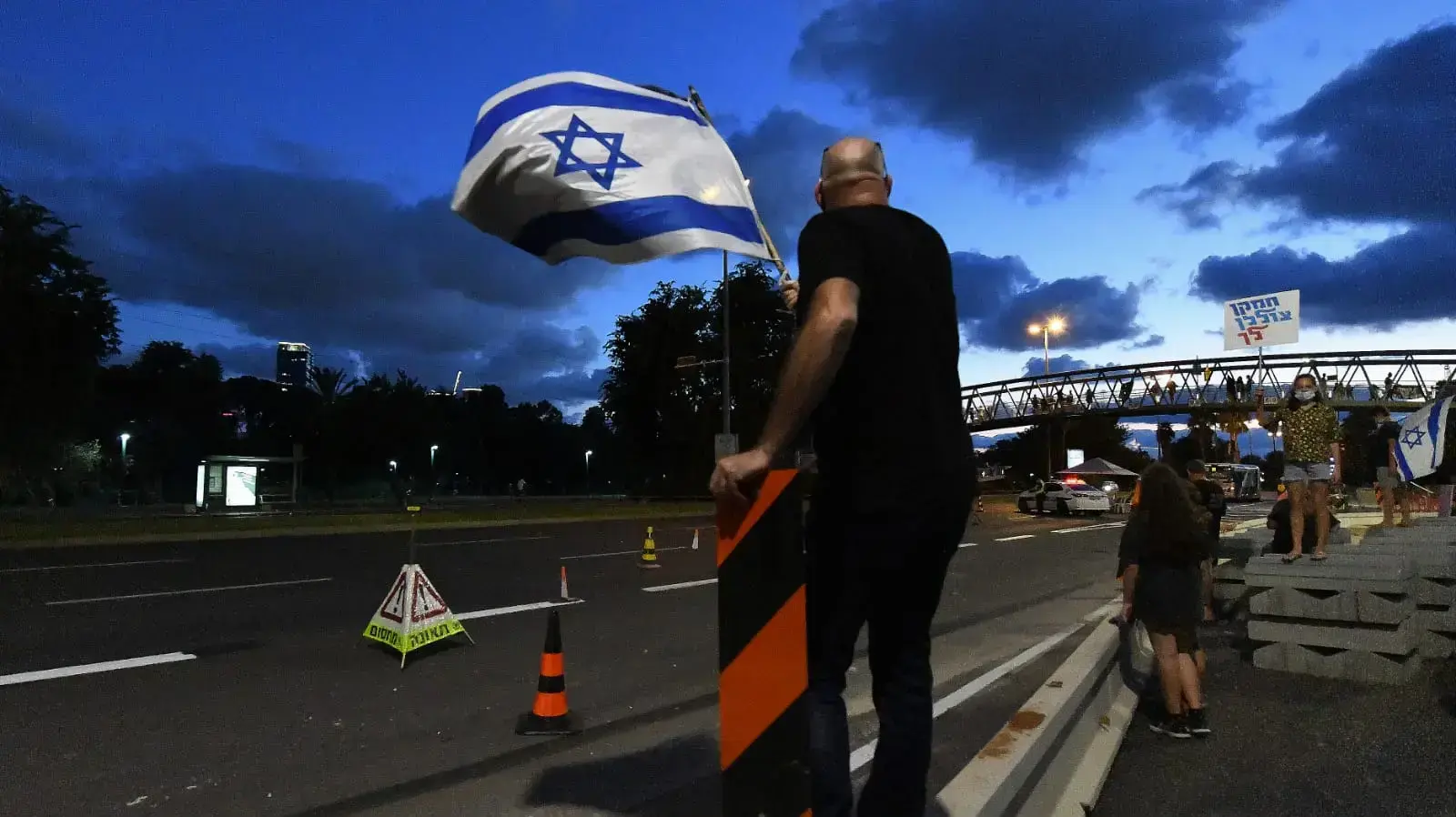מחאת הדגלים השחורים בדרך רוקח, תל אביב, 3 באוקטובר 2020