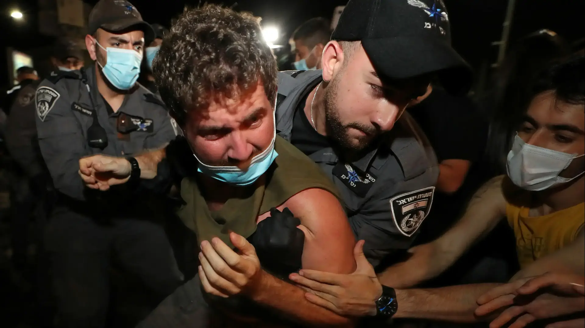 מעצר מפגין במחאה נגד ראש הממשלה נתניהו, תל אביב, 3 באוקטובר 2020 מעצר מפגין במחאה נגד ראש הממשלה נתניהו, תל אביב, 3 באוקטובר 2020