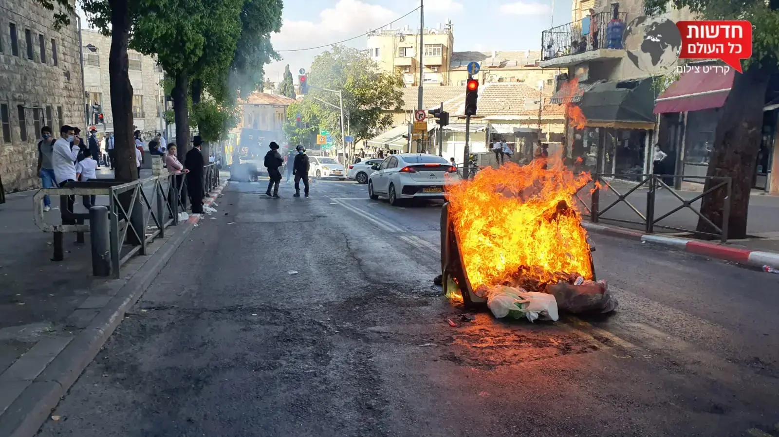 מהומות בכיכר השבת בירושלים, בעקבות כניסת כוחות משטרה למאה שערים לצורך אכיפת תקנות הסגר. 4 באוקטובר 2020