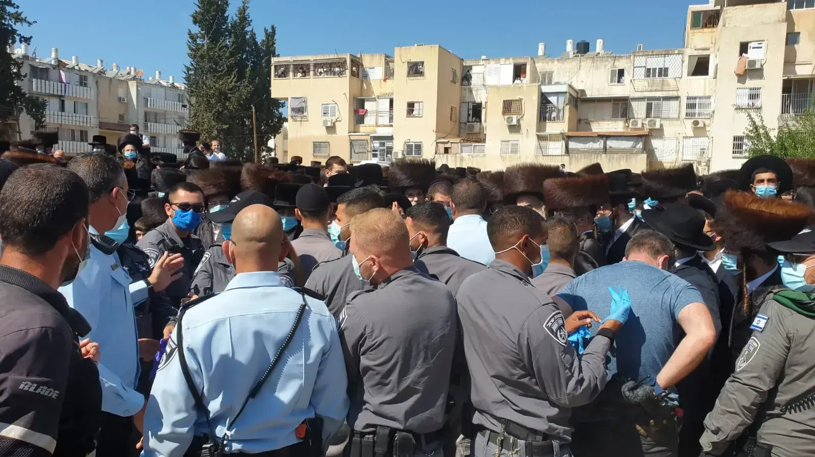 הלווית האדמו"ר מפיטסבורג, רבי מרדכי לייפער בבית העלמין באשדוד 5 באוקטובר 2020 הלווית האדמו"ר מפיטסבורג, רבי מרדכי לייפער בבית העלמין באשדוד 5 באוקטובר 2020