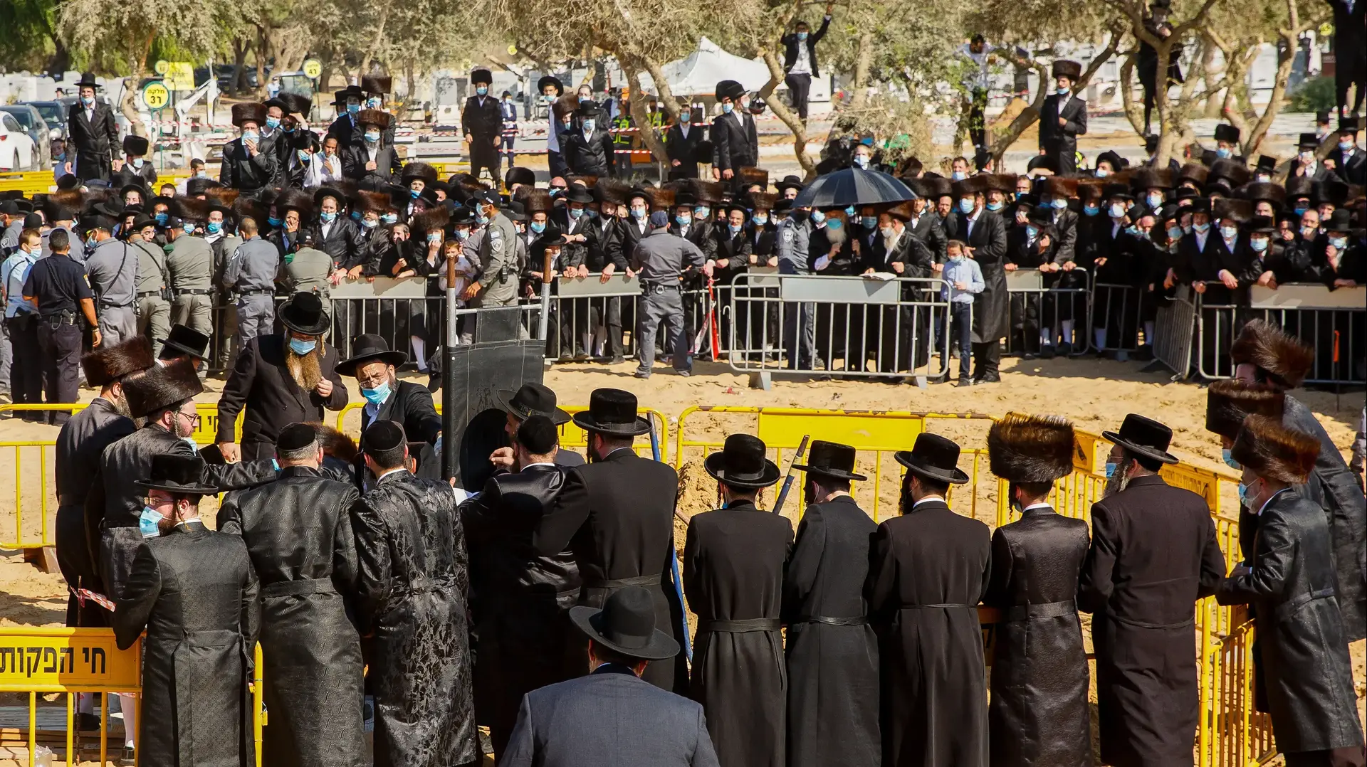 הלווית האדמו"ר מפיטסבורג, מרדכי לייפר, אשדוד, 5 באוקטובר 2020 הלווית האדמו"ר מפיטסבורג, מרדכי לייפר, אשדוד, 5 באוקטובר 2020