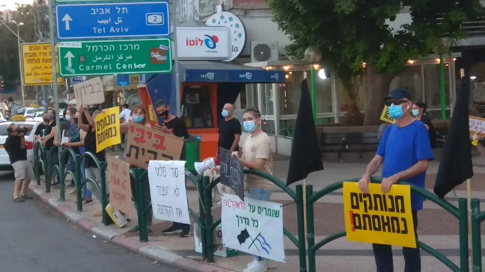 הפגנת הדגלים השחורים מרכז זיו בחיפה 6 באוקטובר 2020 הפגנת הדגלים השחורים מרכז זיו בחיפה 6 באוקטובר 2020