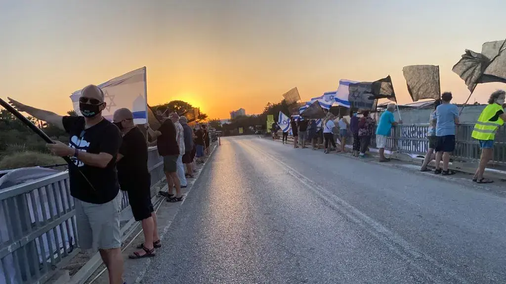 הפגנת נגד השחיתות השלטונית במעגן מיכאל, ת"א 6 באוקטובר 2020 הפגנת נגד השחיתות השלטונית במעגן מיכאל, ת"א 6 באוקטובר 2020