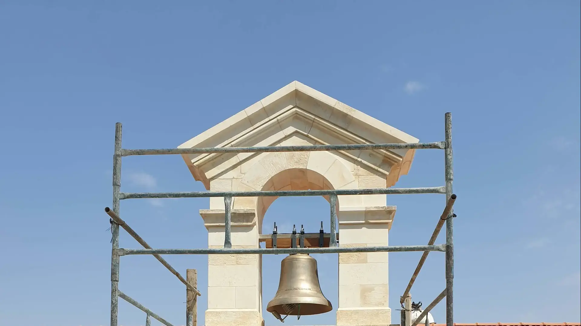 התקנת הפעמון והשעון במגדל הכנסיה האנגליקנית ההיסטורית במכללה האקדמית צפת התקנת הפעמון והשעון במגדל הכנסיה האנגליקנית ההיסטורית במכללה האקדמית צפת