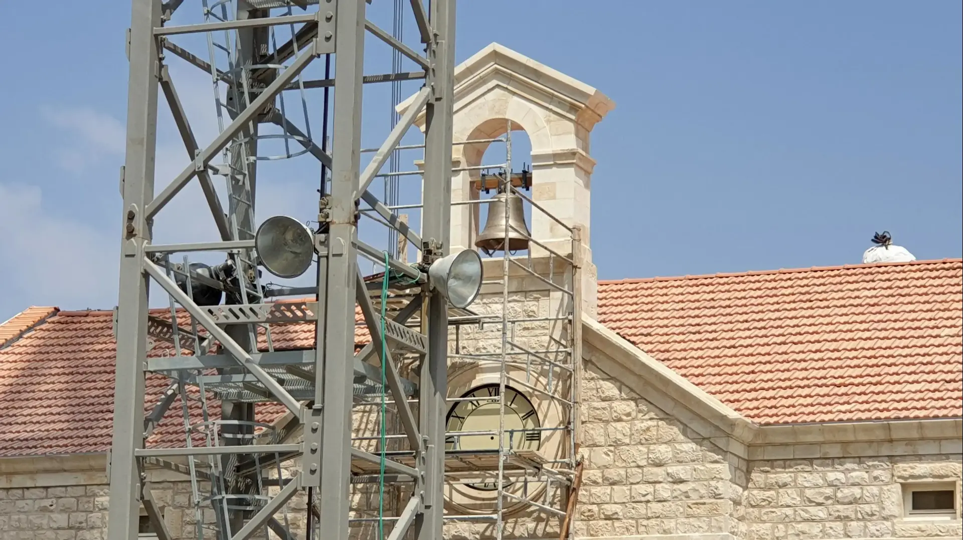 התקנת הפעמון והשעון במגדל הכנסיה האנגליקנית ההיסטורית במכללה האקדמית צפת התקנת הפעמון והשעון במגדל הכנסיה האנגליקנית ההיסטורית במכללה האקדמית צפת