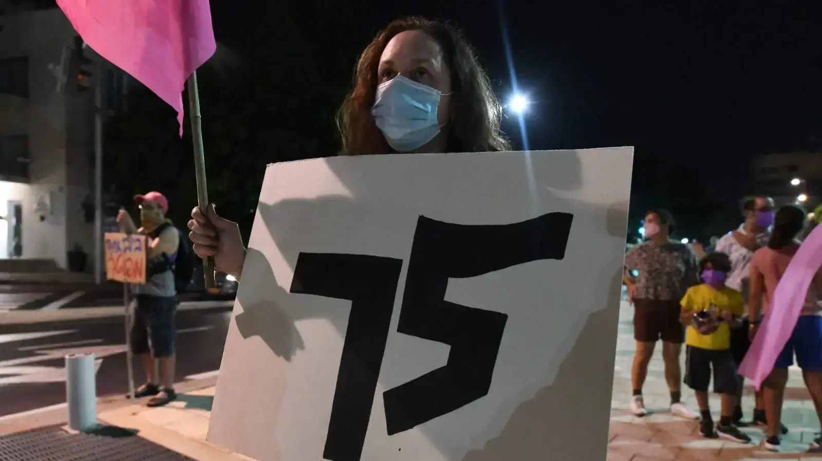 הפגנת הדגלים השחורים הבימה, ת"א
8 באוקטובר 2020 הפגנת הדגלים השחורים הבימה, ת"א
8 באוקטובר 2020