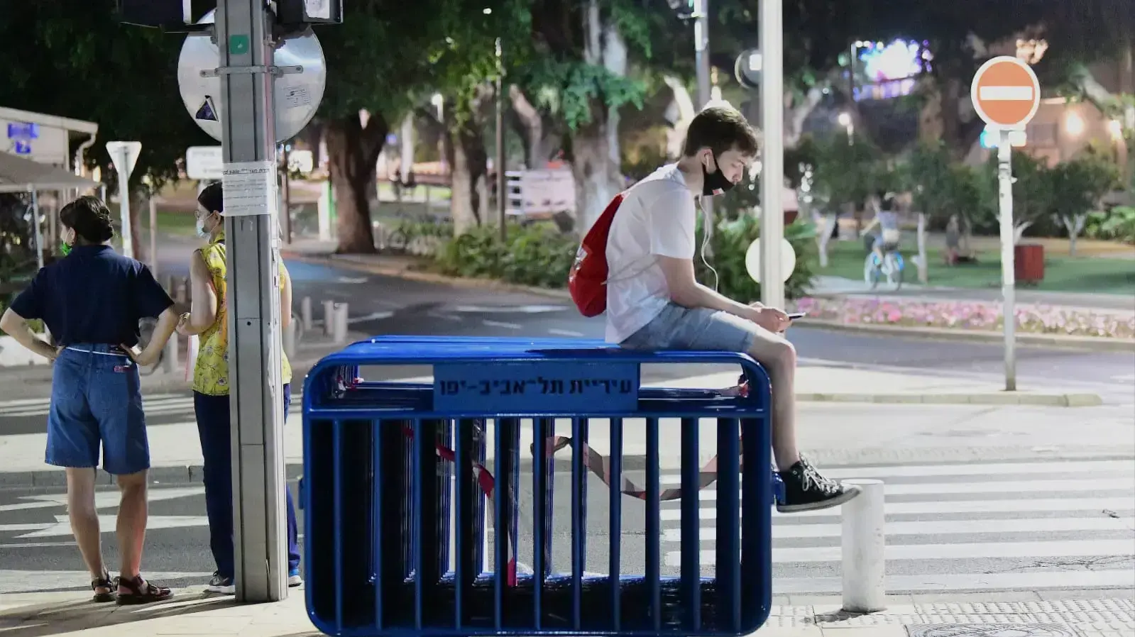 מחסומים להשכרה בכיכר הבימה 8 באוקטבור 2020 מחסומים להשכרה בכיכר הבימה 8 באוקטבור 2020