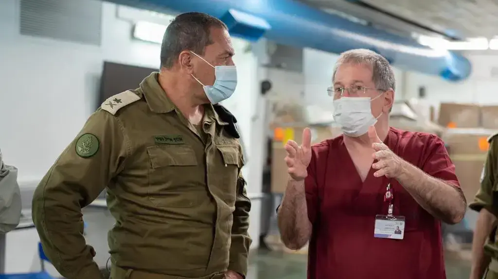 מחלקות 'כתר' צה״ל נפתחו כחלק ממבצע ״שבט אחים״ והצטרפו למחלקות בית החולים רמב"ם בטיפול בחולי קורונה, 11 באוקטובר 2020