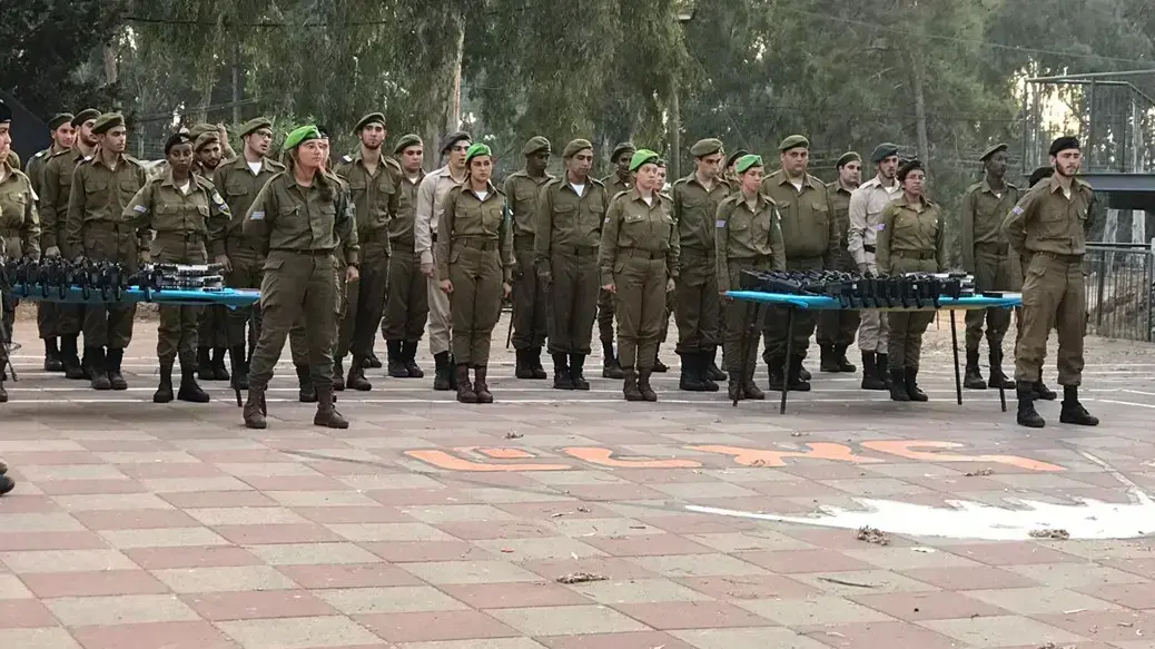 טירונות במחנה 80 טירונות במחנה 80