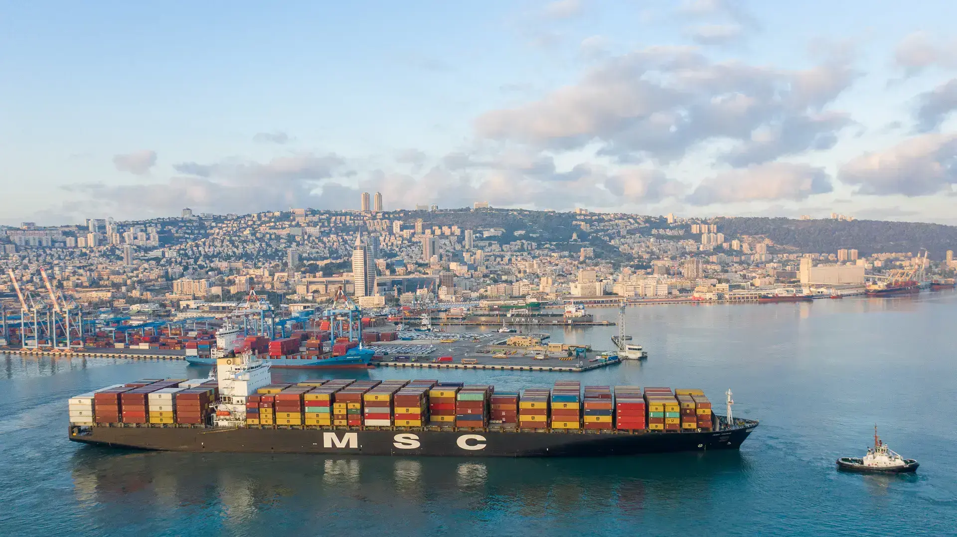 האוניה MSC Paris, אוניה ראשונה המגיעה לישראל עם מטען יבוא מהאמירות, נכנסה לנמל חיפה, 12 באוקטובר 2020