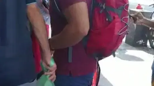 בעל חנות בת"א משליך את סחורתו לרחוב בשל מצבו הכלכלי הקשה 12 באוקטובר 2020 בעל חנות בת"א משליך את סחורתו לרחוב בשל מצבו הכלכלי הקשה 12 באוקטובר 2020