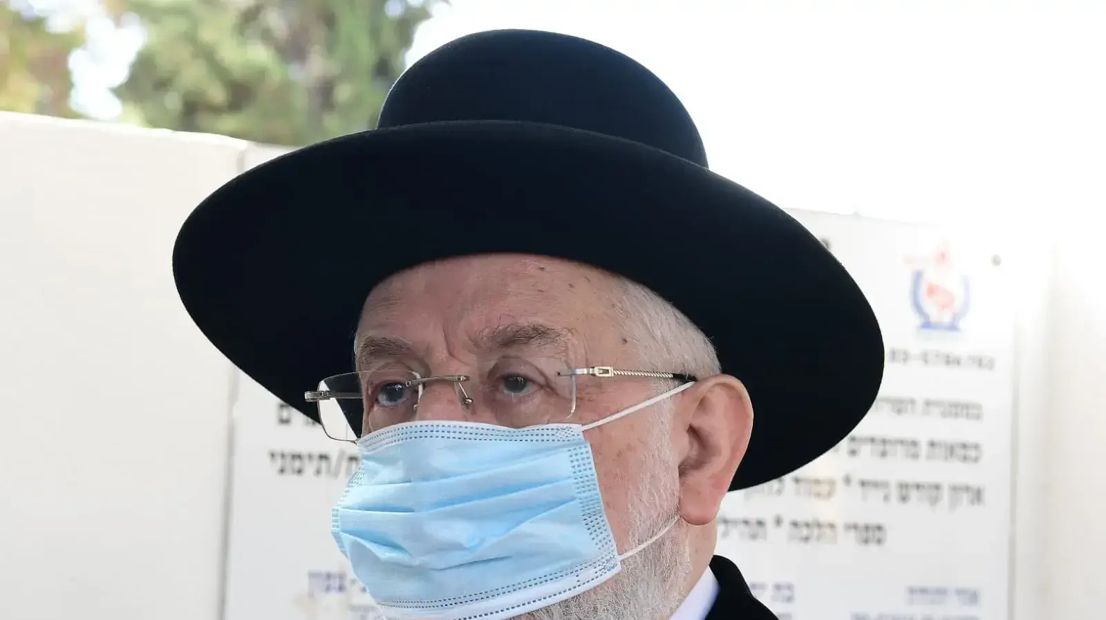 מאיר לאו במהלך הלוויתו של העיתונאי והפובליציסט, איתן הבר. בית העלמין, נחלת יצחק (גבעתיים) 13 באוקטובר 2020 מאיר לאו במהלך הלוויתו של העיתונאי והפובליציסט, איתן הבר. בית העלמין, נחלת יצחק (גבעתיים) 13 באוקטובר 2020
