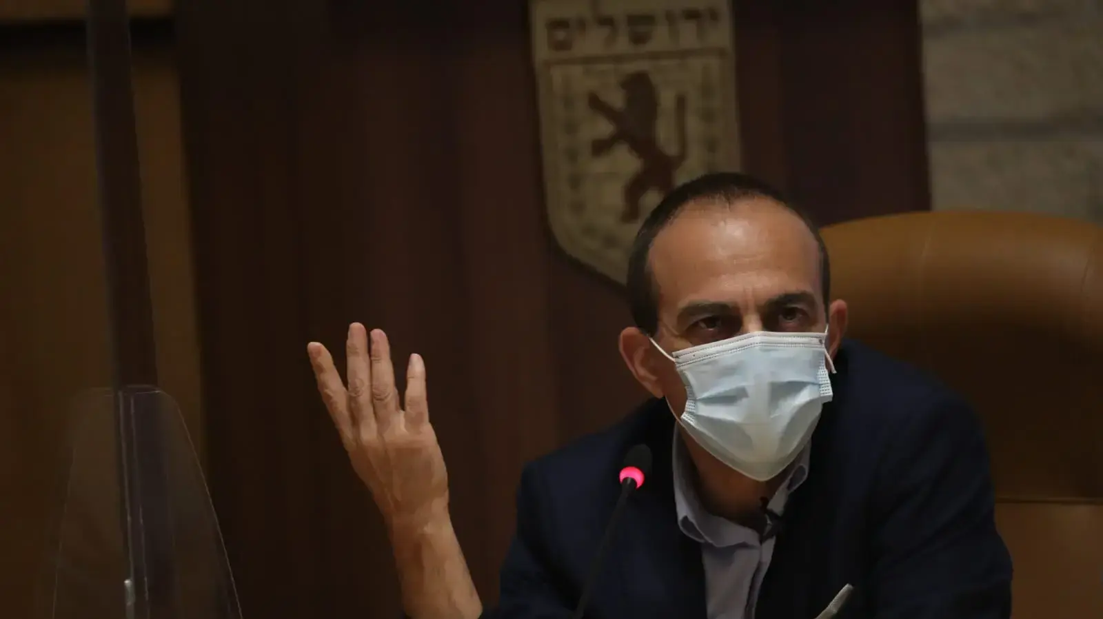פרויקטור הקורונה, רוני גמזו במהלך דיון בעיריית ירושלים 13 באוקטבור 2020 פרויקטור הקורונה, רוני גמזו במהלך דיון בעיריית ירושלים 13 באוקטבור 2020