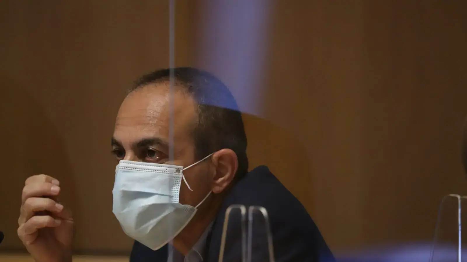 פרויקטור הקורונה, רוני גמזו במהלך דיון בעיריית ירושלים 13 באוקטבור 2020 פרויקטור הקורונה, רוני גמזו במהלך דיון בעיריית ירושלים 13 באוקטבור 2020