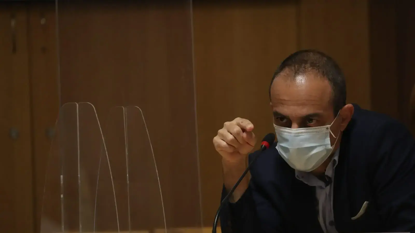 פרויקטור הקורונה, רוני גמזו במהלך דיון בעיריית ירושלים 13 באוקטבור 2020 פרויקטור הקורונה, רוני גמזו במהלך דיון בעיריית ירושלים 13 באוקטבור 2020
