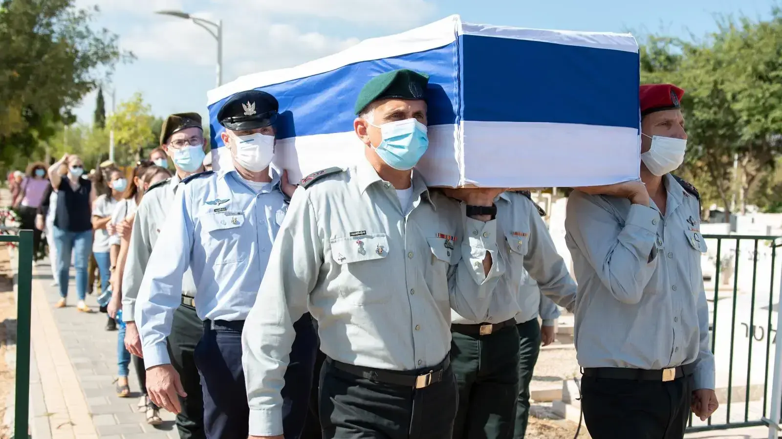 הלוויתו של אלוף במיל' שלמה גזית בבית העלמין "מורשה" ברמת השרון. 13 באוקטובר 2020 הלוויתו של אלוף במיל' שלמה גזית בבית העלמין "מורשה" ברמת השרון. 13 באוקטובר 2020