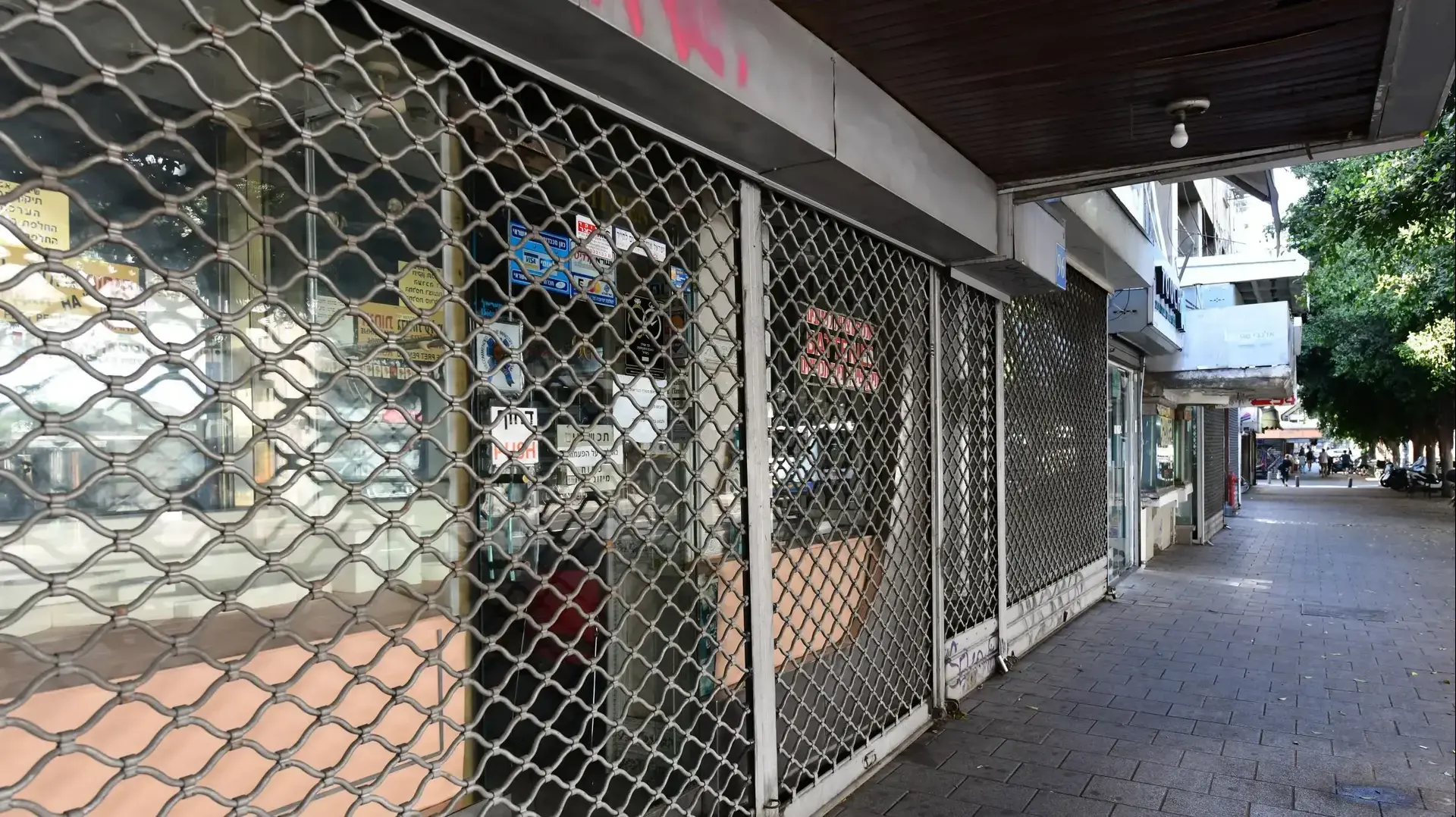 חנויות סגורות ברחוב אלנבי בתל אביב חנויות סגורות ברחוב אלנבי בתל אביב