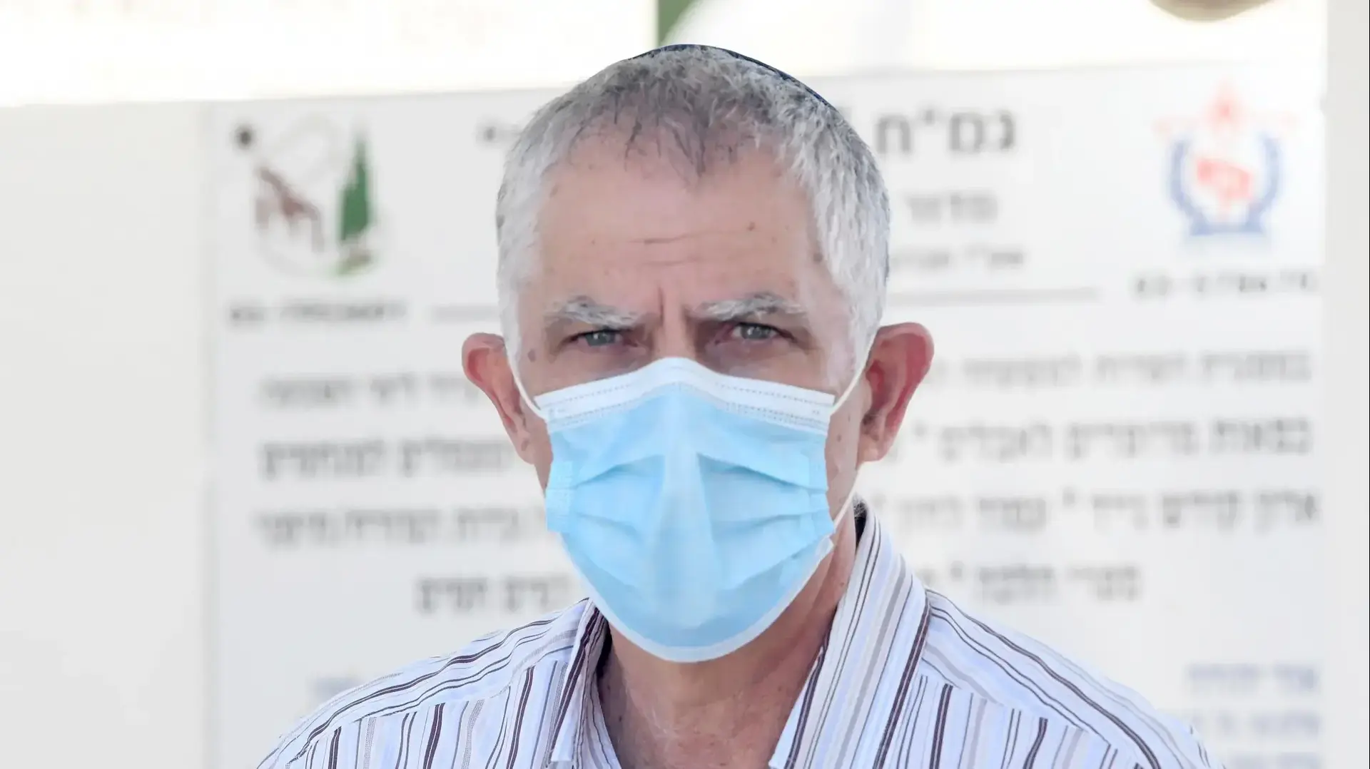 נוני מוזס, מו"ל ידיעות אחרונות בהלווית איתן הבר, 13 באוקטובר 2020 נוני מוזס, מו"ל ידיעות אחרונות בהלווית איתן הבר, 13 באוקטובר 2020
