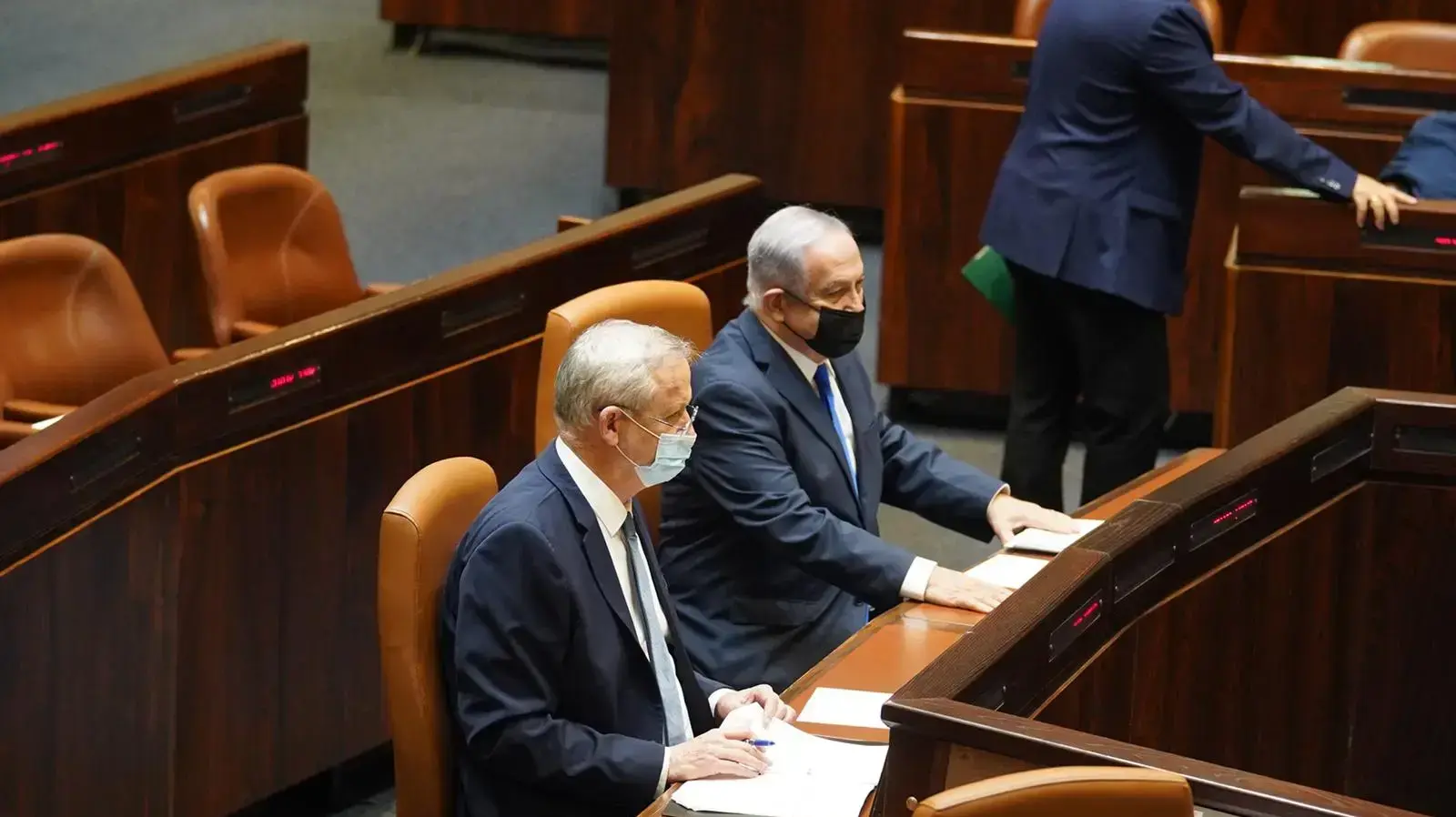 בנימין נתניהו ו בני גנץ ב מליאת הכנסת | אישור הסכם השלום בין ישראל לאיחוד האמירויות. כנסת, ירושלים , 15 באוקטובר 2020