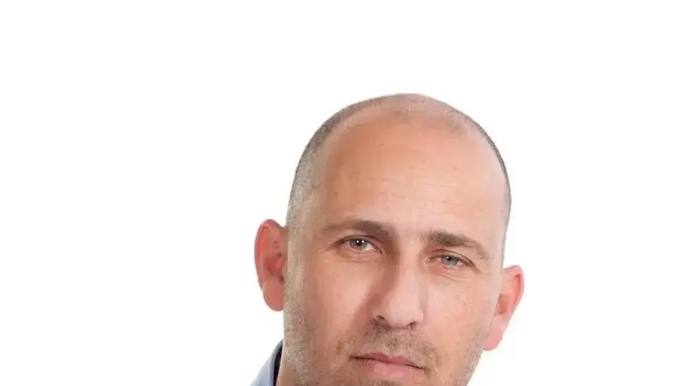 דייב למלמן, מומחה לגמגום בן 47 מראש הנקרה, שנעצר בחשד שביצע מעשה מגונה בילדה בת 5 בה טיפל דייב למלמן, מומחה לגמגום בן 47 מראש הנקרה, שנעצר בחשד שביצע מעשה מגונה בילדה בת 5 בה טיפל